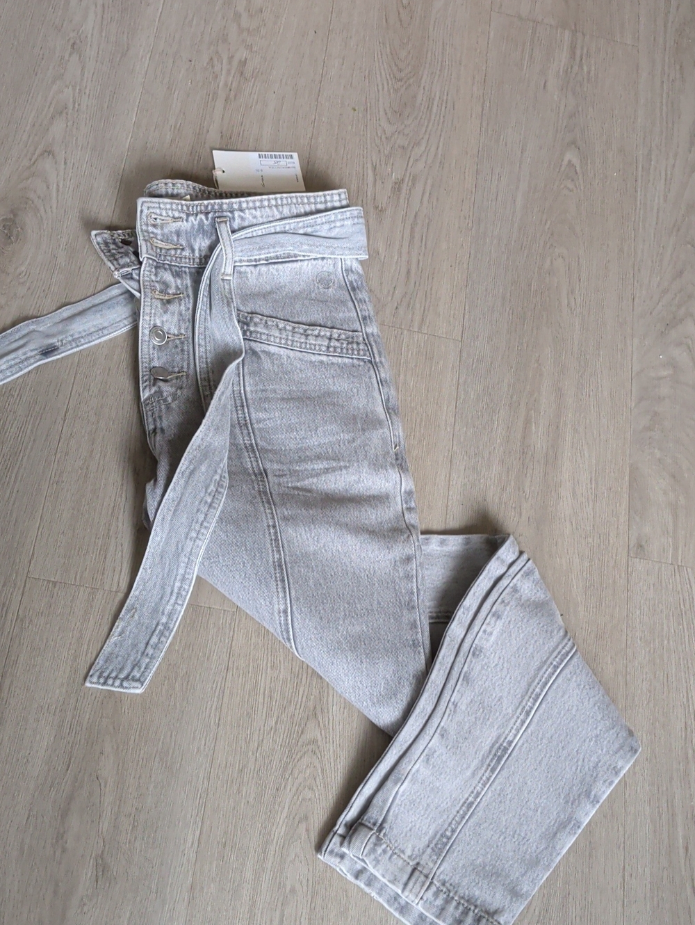 BNWT  Circle Of Trust High-Rise Light Gray Women’s Jeans with Self Tie Belt